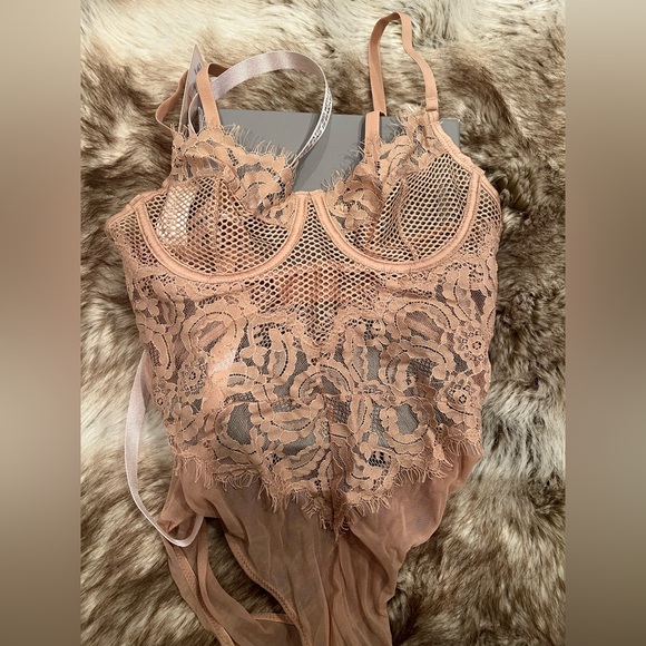 New House of CB Nadia Lace Bodysuit - Picture 5 of 7